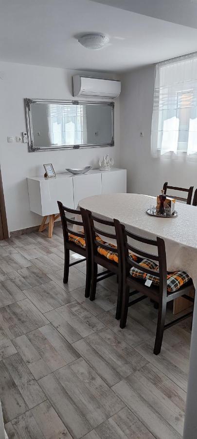 Apartman Leona Каштела Экстерьер фото